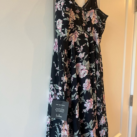 NEW with tags! Lulus Women’s S spaghetti strap halter dress with slit - Picture 5 of 5